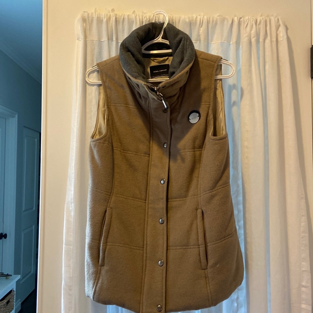 Noel Asmar vest